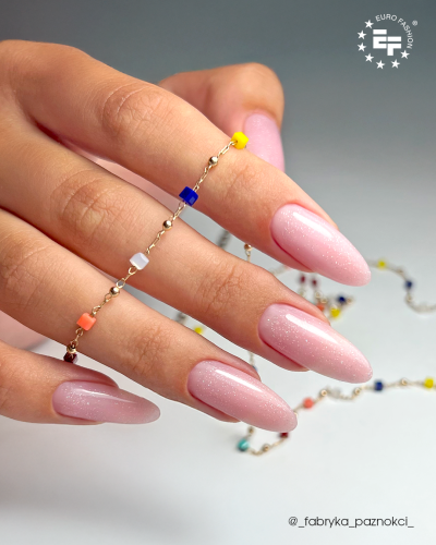 Żel RaNails TIXO Perfect Gel Builder Princess Pink w stylizacji paznokci.