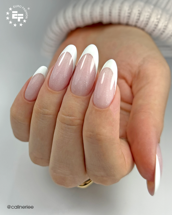 Żel RaNails TIXO Perfect Gel Builder w stylizacji french.