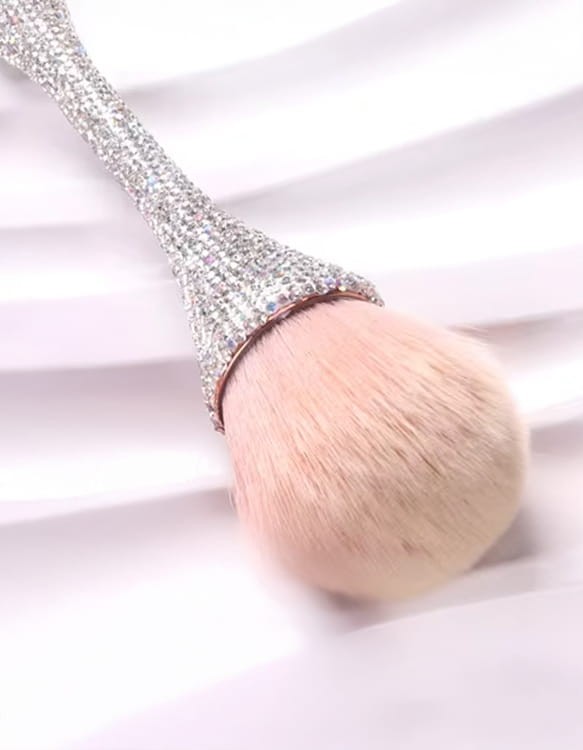Pędzelek do pyłu ze srebrnymi cyrkoniami