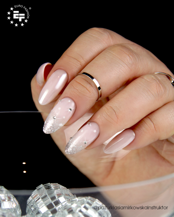 Żel brokatowy Think Glitter Twinkle, Twinkle w stylizacji paznokci.