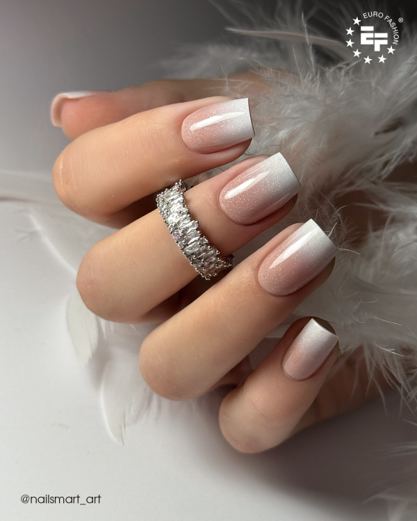 Żel RaNails TIXO Perfect Builder Gel Peachy Blush w stylizacji babyboomer.