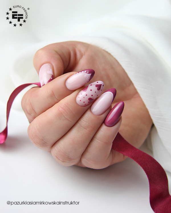 Żel RaNails TIXO Perfect Gel Builder w walentynkowej stylizacji paznokci.