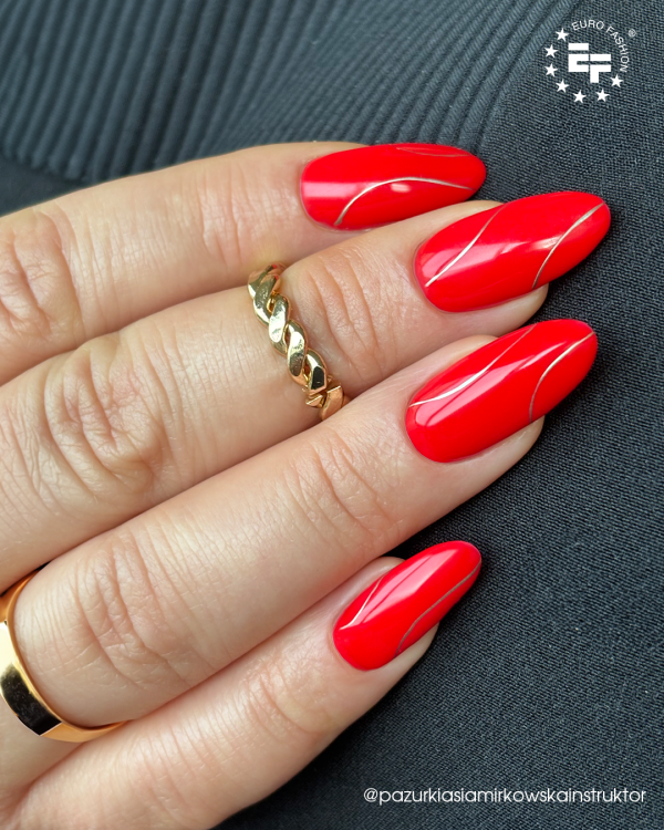 Lakier hybrydowy GELme ONE Coat Classic Scarlet Red 304 w stylizacji paznokci