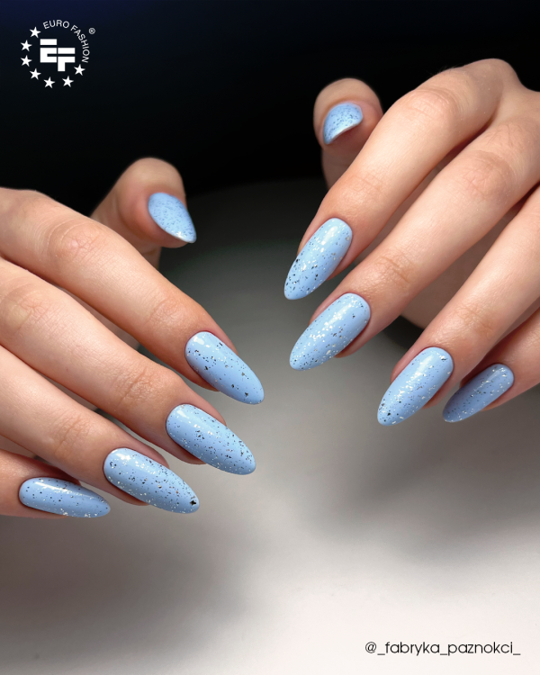 Lakier hybrydowy GELme ONE Coat Blue Clue w stylizacji paznokci.
