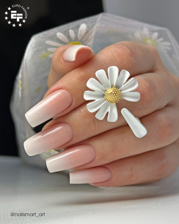 Żel RaNails TIXO Peachy Blush w stylizacji babyboomer.