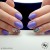 Lakier hybrydowy REALAC 138 Pillow Purple w stylizacji paznokci.