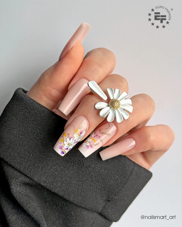Żel EFexclusive Builder Cover Baby Boomer Gel w stylizacji paznokci.