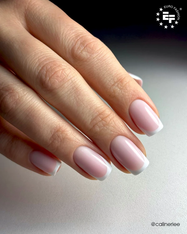 Żel budujący w butelce Bottle Gel ESN w stylizacji french.